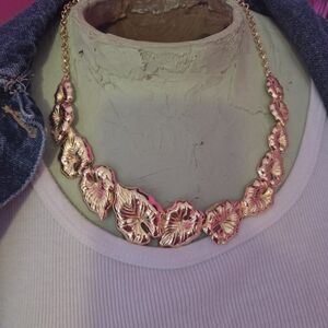 Elegant Gold Necklace with Leaf  Design